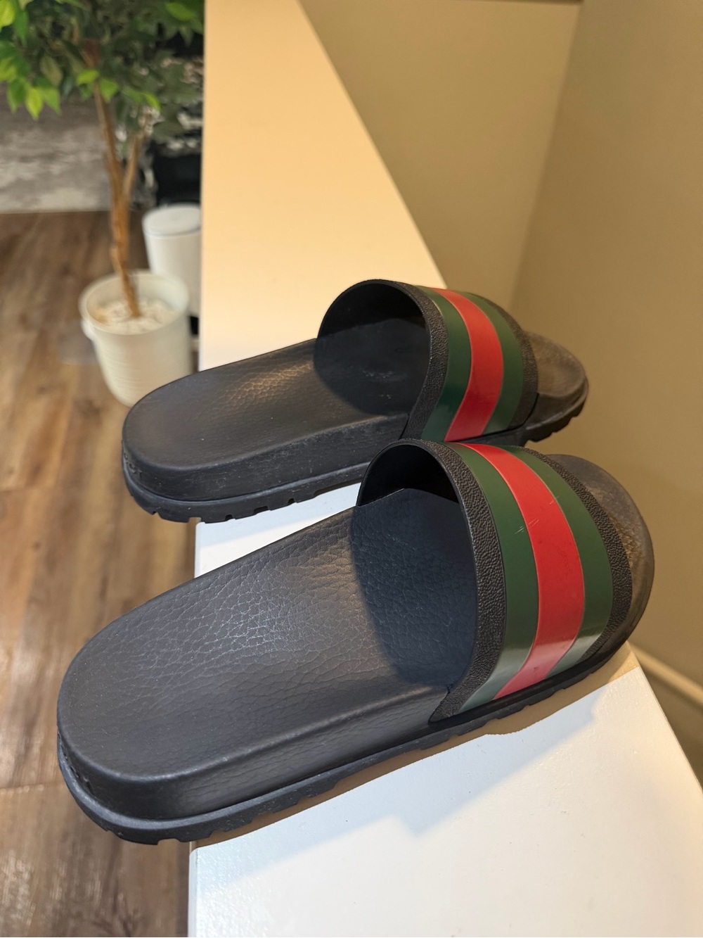 Gucci Black Slide Sandals with Red and Green Stripes - Picture 6 of 8